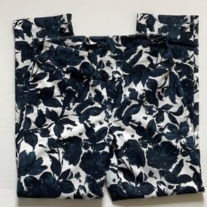 UP! Blue White Floral Pedal Pushers Size 10